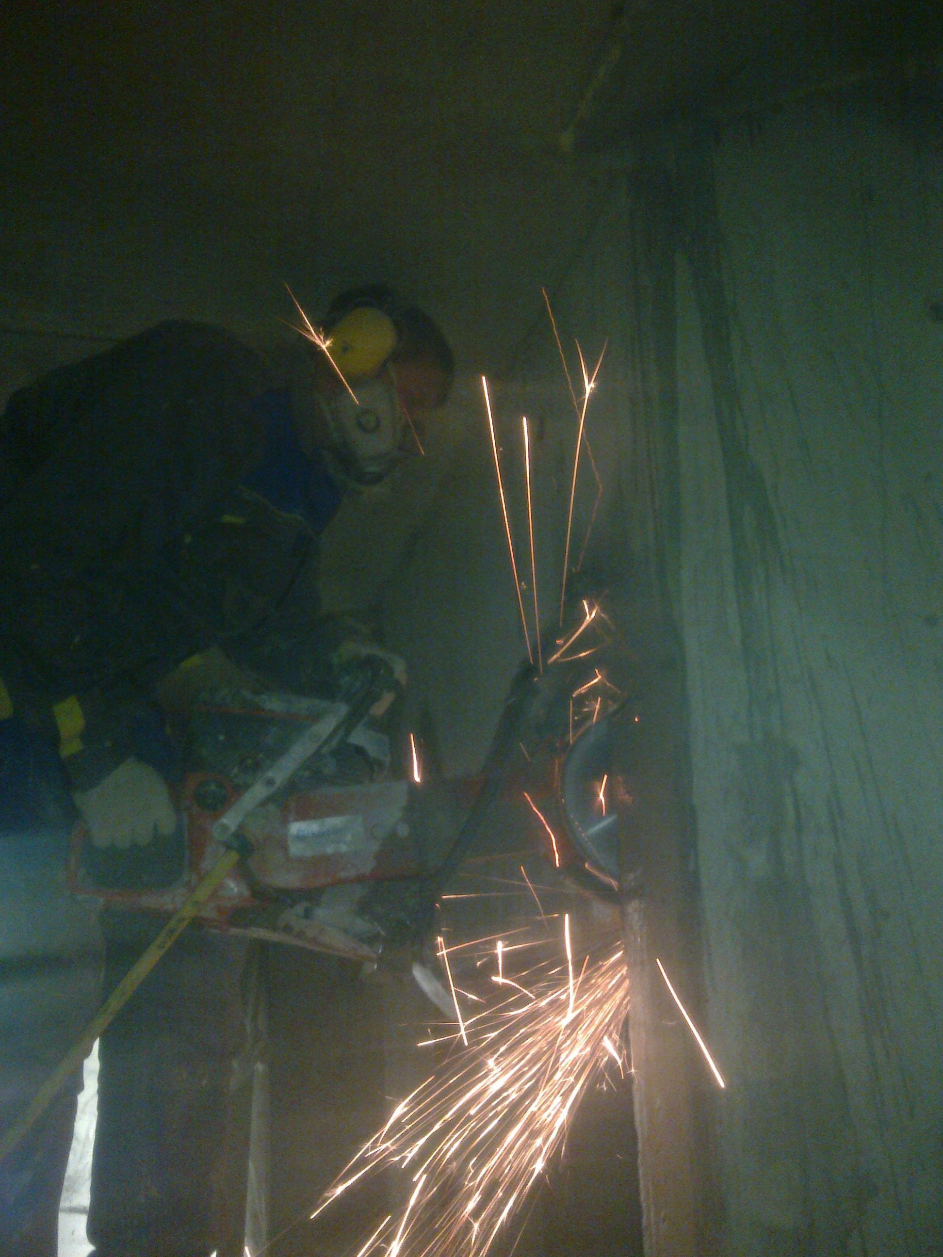 Чистовая резка проемов в кирпичных и бетонных стенах без пыли (Центральный район)